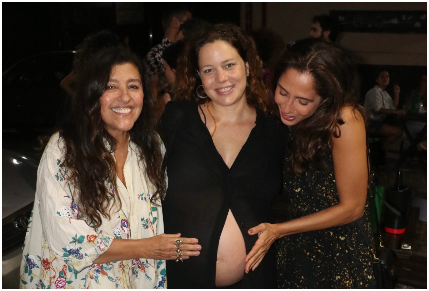 Grávida, Leandra Leal deixa barriga à mostra e ganha carinho de Regina Casé  e Camila Pitanga - Tv Alagoas