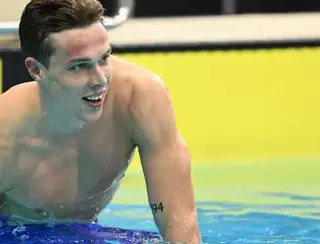 Campeão olímpico, nadador australiano bate recorde mundial dos 200m peito