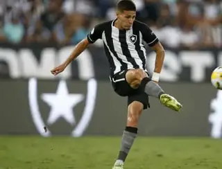 Frustrado, Luís Castro pede reforços no Botafogo: 'Jogamos com equipe da Série B'