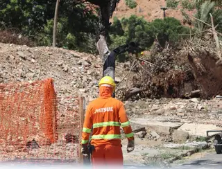 A mesma construtora que faz obras para a prefeitura de Maceió, demole casas no Pinheiro