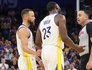 Curry shows fire, lifts Dubs after Green's ejection