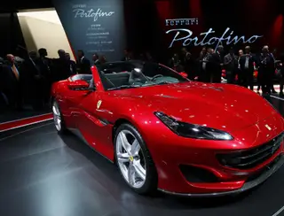 Esposa de jogador brasileiro bate Ferrari avaliada em mais de R$ 1 milhão