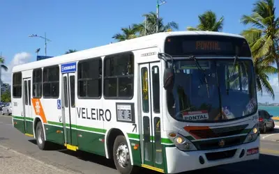Rodoviários da Veleiro em Maceió fazem novo protesto e atrasam saída de ônibus