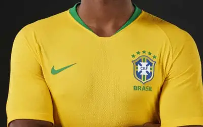 Nike proíbe nomes de Lula, Bolsonaro e 'mito' na camisa da seleção para a Copa