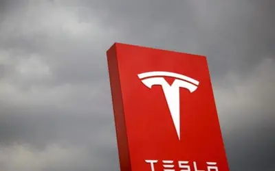 Tesla cai na bolsa após Deutsche Bank sinalizar riscos de foco em táxi robô