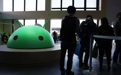 Android 15 terá proteção contra vazamento de dados em transmissões de tela