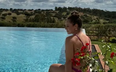 Paolla Oliveira curte piscina de hotel cinco estrelas em viagem para Portugal