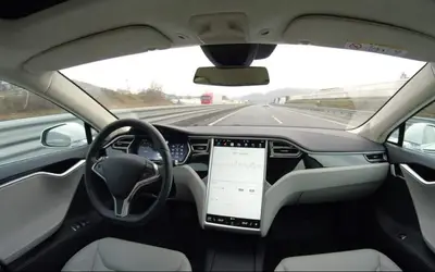 Tesla Autopilot sofre nova investigação após ligação com mortes e acidentes