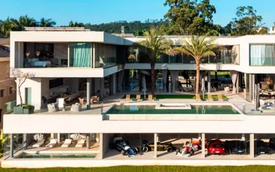 Garagem para 18 carros e spa: por dentro de uma casa de R$ 150 milhões em São Paulo