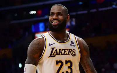 Follow live: LeBron, Lakers look to extend series vs. Nuggets
