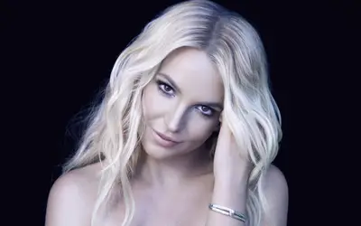 Britney Spears culpa ciclo menstrual por briga feia com namorado: 'Fico irritada'