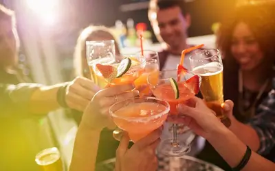 Jovens adultos com problemas de álcool beberam menos na pandemia