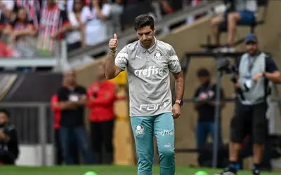 Abel vê Palmeiras na briga no Brasileirão: 'Dois pontos do primeiro? Para quem já esteve a 14'