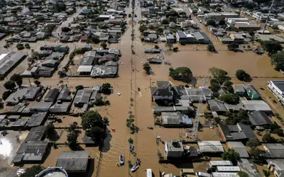 Número de feridos por enchentes no RS sobe a 806; desalojados aumentam para 537 mil